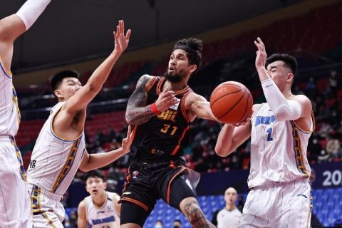 战报沃特斯22分 任骏飞15+12 广东7人上双终结深圳4连胜CBA常规赛广东主场迎战深圳，广东目前排在联赛第五，上场比赛他们输给了上海，周琦继续缺阵，深圳则是最近一波4连胜排在联赛第六。